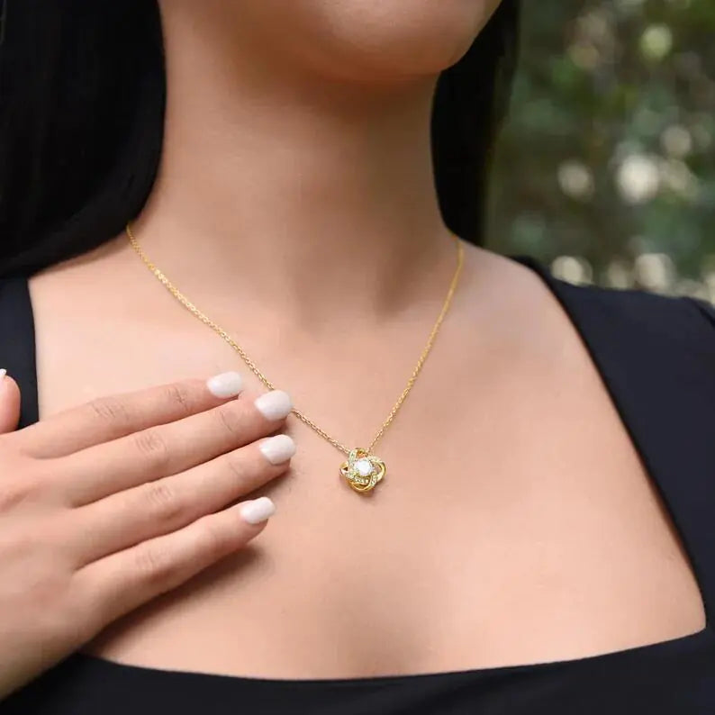 Eternal Heart Clover Necklace Pendant for Mother's Day